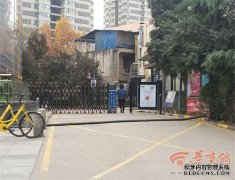 在社区展示，汽车被汽车阻挡，需要一起移动。