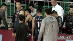 奉献队友和他们的家人聚集在一起参加春节，但