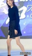 唐寅被一条通道所包围，路人大喊“小星星”，