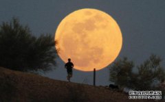 它大约290万公里。70年后，我们再次在地球附近空