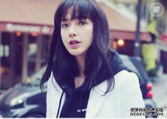 坠入爱河的三个奇妙的星座总是给他们的男朋友