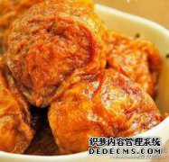当你放肉时，你首先先放水或油吗？做“步骤”