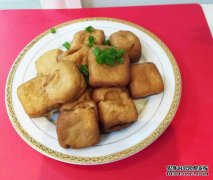 潮汕传统的一年一度的小吃，8斤猪肉做成8块，只