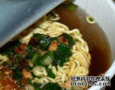 经常摄入方便面会导致肾功能衰竭吗？