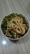 这种酱，面条，冷拌菜，饺子，一切都会发生，
