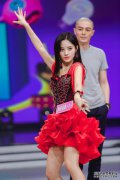 赖玉蒙的“快乐大本营”破裂表强调舞蹈技巧
