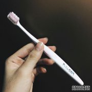 如果我用牙刷插入肛门，结果会流血，但是我不