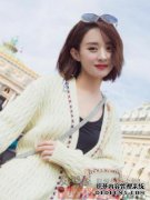 女孩的短发西瓜头在经典简约和旧时尚中看起来