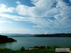 [在湖上快乐]